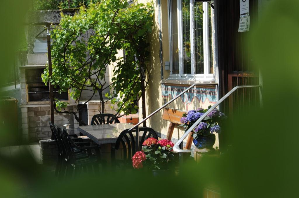 Gasthaus-Pension Fischerkeller Randegg エクステリア 写真
